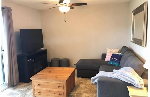 Anglemont Condominio | Shuswap Lakefront 🏖️nWeekly rental - Saturday 3pm to Saturday 12pm nNO pets