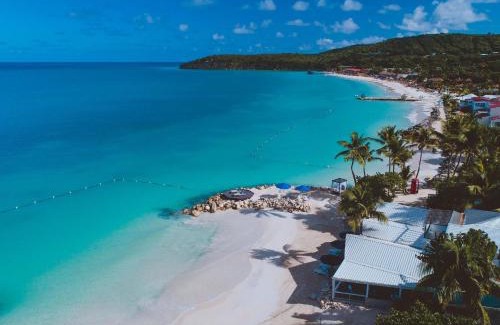 Dickenson Bay Complejo | Siboney Beach Club