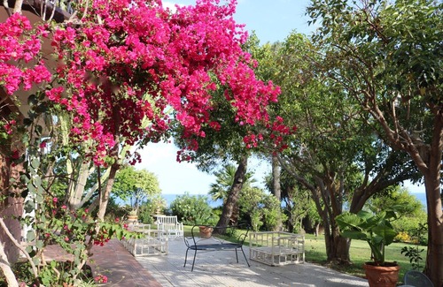 Aci Castello Villa | Casa con parque y piscina.