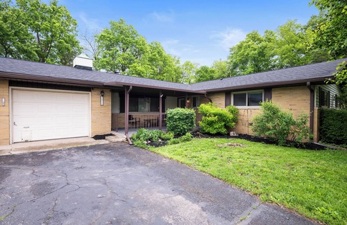 Delaware County Casa | Side A Riverfront Hot Tub Game Room Grill Sleeps 12