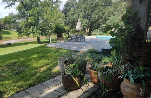 Breaux Bridge Apartamento | Side House en el estudio Bayou