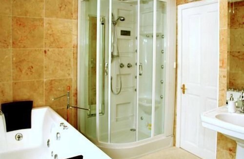 Bangor Cama Y Desayuno | Cama de Matrimonio o Dos Camas-Baño Privado-SIDE