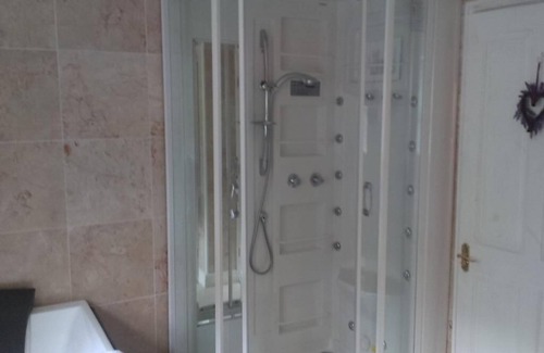 Bangor Cama Y Desayuno | Cama de Matrimonio o Dos Camas-Baño Privado-SIDE