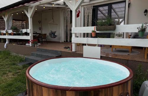 Drohiczyn Casa | Siedlisko Stara Poczta Podlasie z jacuzzi i dużym ogrodem