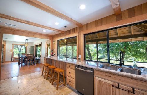 Oakhurst Casa | Sierra Base Camp