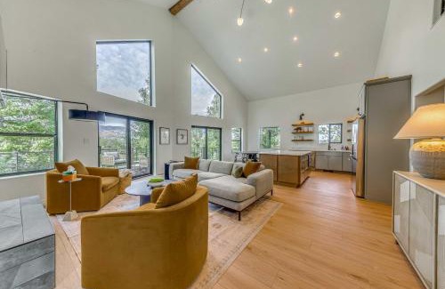 Ruidoso Casa | Sierra Blanca Views New-Build Cabin in Ruidoso