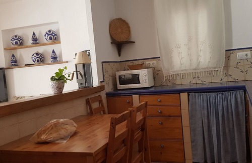 Prado del Rey Casa | Sierra de Grazalema, 2-6 personas, centro del pueblo, piscina, jardín, wifi.