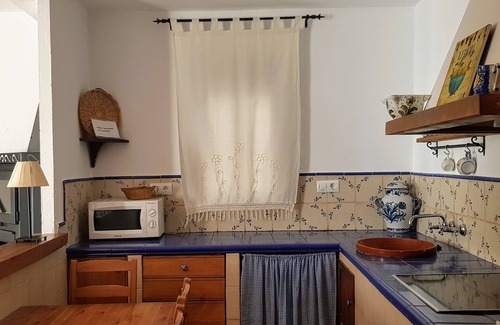 Prado del Rey Casa | Sierra de Grazalema, 2-6 personas, centro del pueblo, piscina, jardín, wifi.