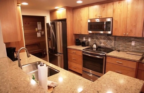 Mammoth Lakes Condominio | Sierra Megeve 7 Deluxe Remodeled Condo, Just A Short Walk To Canyon Lodge by RedAwning