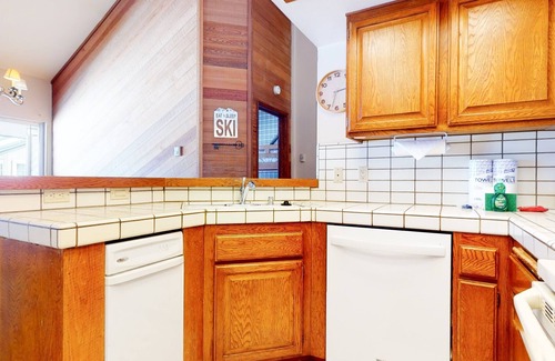 Mammoth Lakes Condominio | Sierra Megeve 8 Cozy Yet Spacious Condo, Just A Short Walk To Canyon Lodge by RedAwning