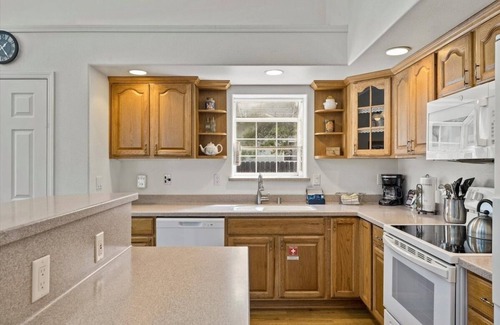Tahoe Paradise Casa | Sierra Mountain Lodge 3 Bedroom Home by RedAwning