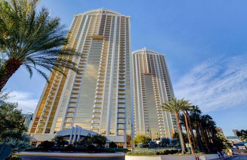 Las Vegas Apartamento | Sierra Studio at MGM Signature Tower 1 BALCONY STRIP VIEW