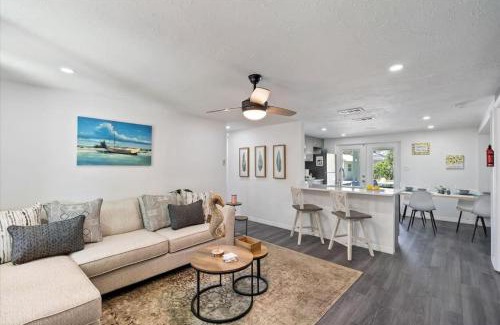 Gulf Gate Estates Casa | Siesta Key Cottage with Heated Pool