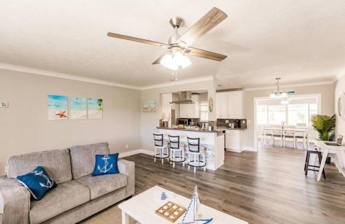 Sarasota Casa | Siesta Key Private Retreat -Screened Pool Haven