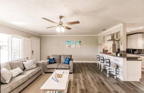 Sarasota Casa | Siesta Key Private Retreat -Screened Pool Haven