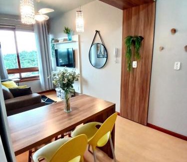 Bairro Lago Negro Apartamento | Siga Gramado - Apto faça tudo a pé! Vista! Tv smart! Ar Cond!