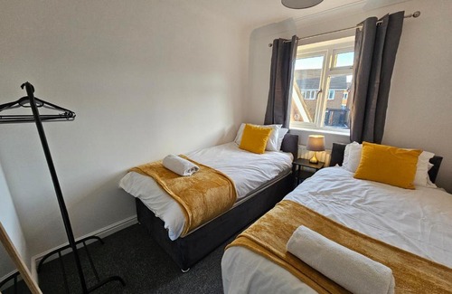 Swindon Casa | Sigerson House Long Stay Sleep 5 Free Parking