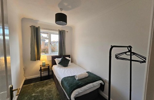 Swindon Casa | Sigerson House Long Stay Sleep 5 Free Parking