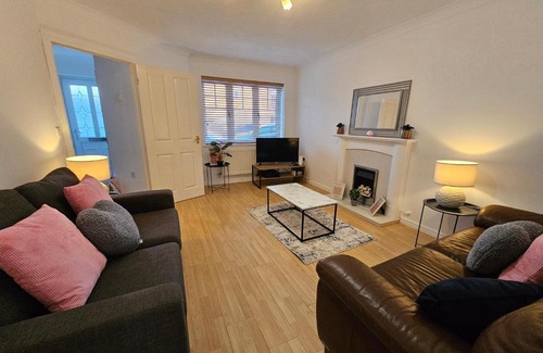 Swindon Casa | Sigerson House Long Stay Sleep 5 Free Parking