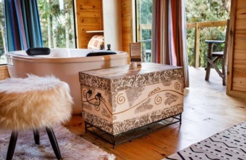 Urubici Cabina | Signal Cabin: bathtub and incredible view from the bed!