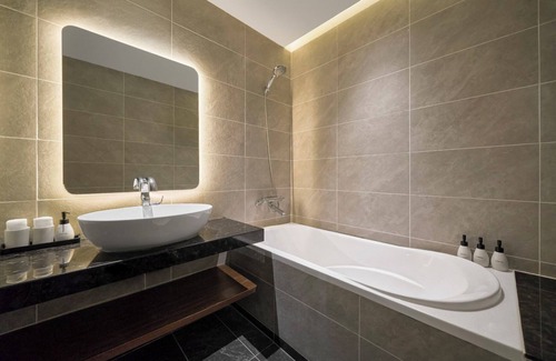 Hoan Kiem Hotel | Signature by M Village Tho Nhuom