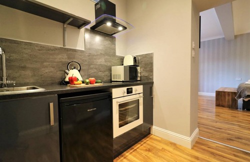 Airdrie Apartamento | Signature - Linden Cottage Room 1