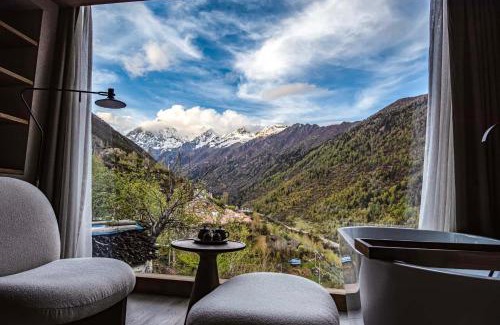 Wenchuan Hotel | Siguniang Mountain Star Moon Cliff Hotel