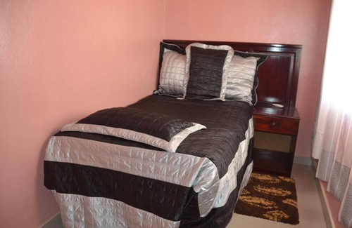 Livingstone Cabina | Sikalongo Lodge