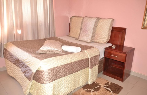 Livingstone Cabina | Sikalongo Lodge