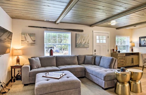 Lincoln City Cabaña | 'Siletz Bay Cottage' Lincoln Abode ~ 2 Mi to Beach