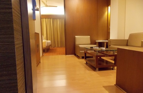 Ahmedabad Hotel | Silver Cloud Hotel & Banquets Ahmedabad