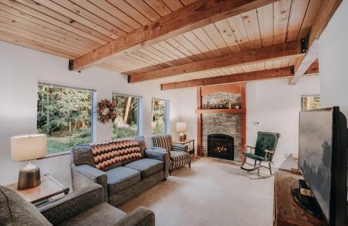 Maple Falls Casa | Silver Lake Cabin #67 - Hot Tub - Pets Ok - Wi-Fi