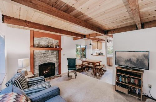Maple Falls Casa | Silver Lake Cabin #67 - Hot Tub - Pets Ok - Wi-Fi