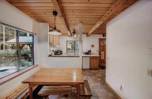 Maple Falls Casa | Silver Lake Cabin #67 - Hot Tub - Pets Ok - Wi-Fi
