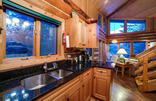 Maple Falls Cabina | Cabaña # 97 - Log Cabin 'piña' en el lago que es Pet-Friendly!