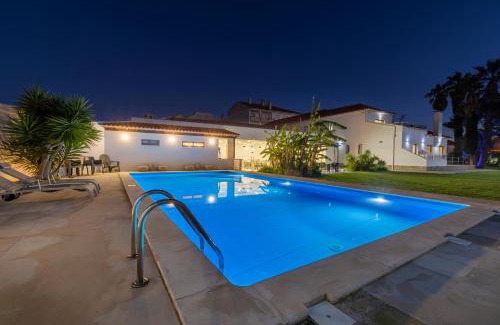 Consolacao Casa | Silver Seahorse Garden Retreat II