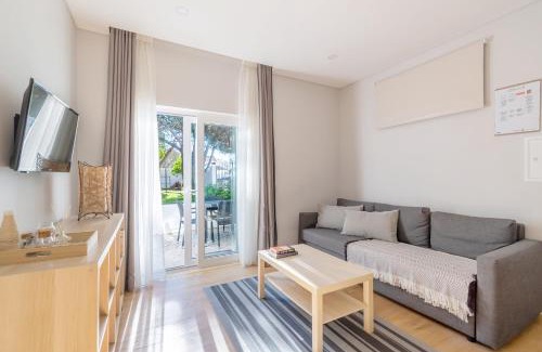 Consolacao Casa | Silver Seahorse Garden Retreat II