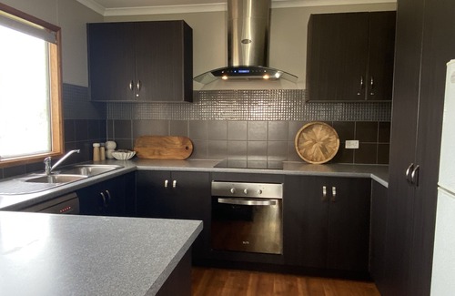 Waterhouse Casa | Silver Seas - Plenty of space for family fun! Backyard Cricket Delight!!