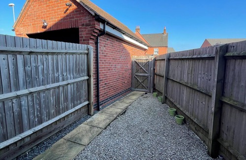 Smisby Casa | Silver Stag Properties, Comfy 2 BR Home in Ashby