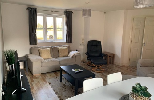 Ashby-de-la-Zouch Casa | Silver Stag Properties, Spacious 3 BR Haven