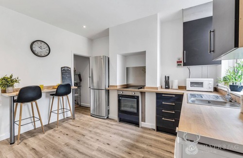 Church Gresley Casa | Silver Stag Properties, Newly Renovated 2 BR House