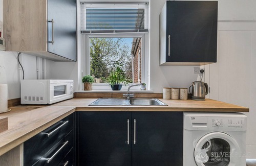 Church Gresley Casa | Silver Stag Properties, Newly Renovated 2 BR House