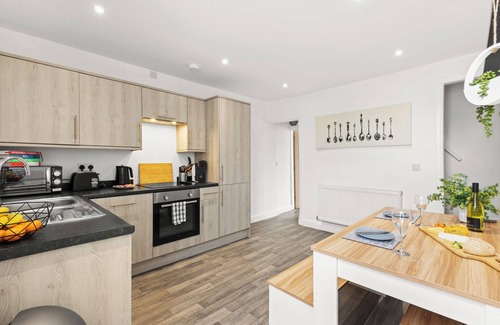 Swadlincote Casa | Silver Stag Properties, Cozy 2 BR House w Garden