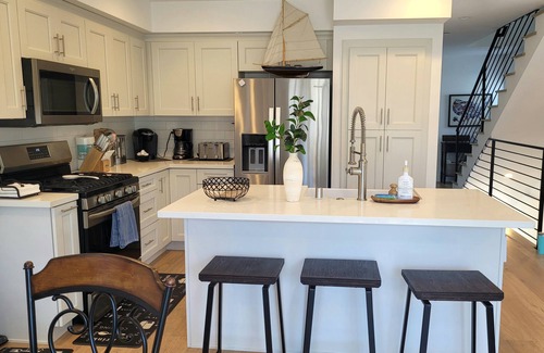 Silver Strand Casa | Silver Strand Escape 3bd 2ba; 4 min walk to shore! no pets 30 night minimum