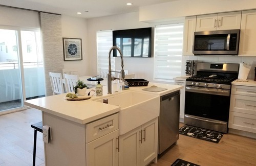 Silver Strand Casa | Silver Strand Escape 3bd 2ba; 4 min walk to shore! no pets 30 night minimum