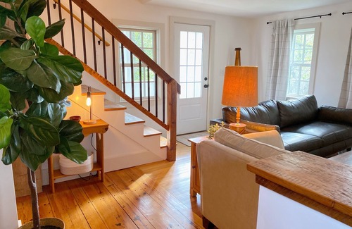 Hinesburg Apartamento | Silver Street Farmhouse Suite. Cozy apartment with great ski access!