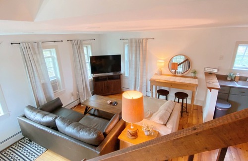 Hinesburg Apartamento | Silver Street Farmhouse Suite. Cozy apartment with great ski access!