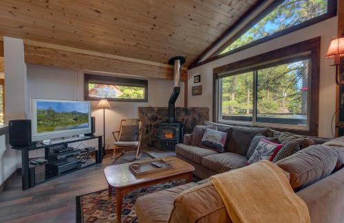 Talmont Casa | Silver Tip at Tahoe Park w HOA amenities - 3BR Pet Friendly, Hot Tub, Tahoe City