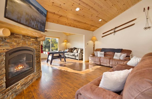 Moonridge Chalet De Esquí | Silver Tip Chalet by Big Bear Vacations Game Tables Ultra Central Cozy Chalet