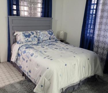 Runaway Bay Apartamento | Silverbuttons Apartments & Eats